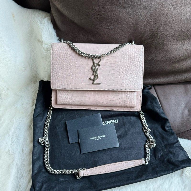 Very good con‼️ Ysl sunset croc woc ปี 2017 สีชมพูอ่อน สภาพดีค่า หนังทรงสวย ขอบมุมงาม ภายในสะอาด มีร