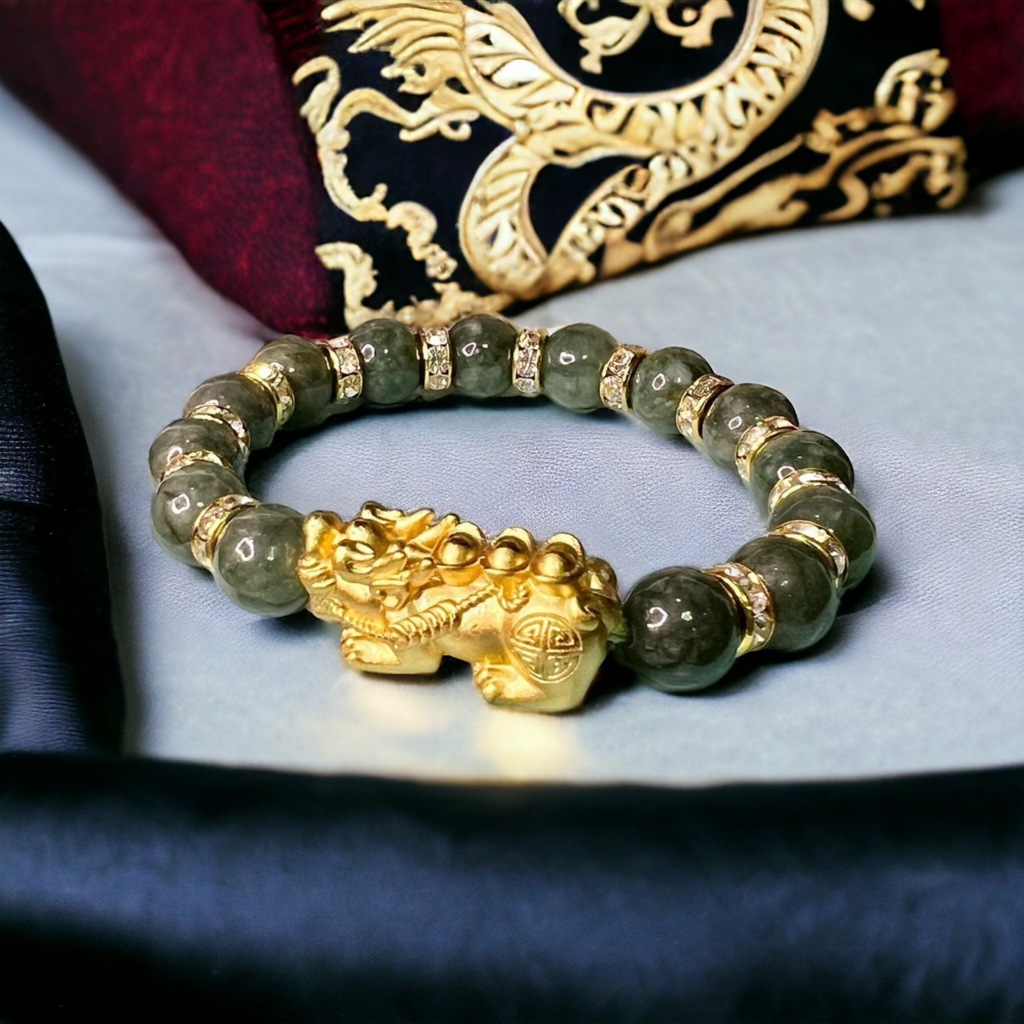 สร้อยแขนหินหยกพม่า ปี่เซี้ยะ มีแผ่นเงิน แผ่นทอง กั้นกลาง สร้อยข้อมือ หินมงคล หินหยกพม่า ขนาด 10 มิล