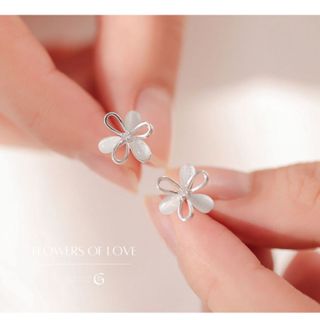 GLAMOR✨ต่างหูสวยๆ Flowers Of Love ต่างหูเงิน ตุ้มหูเพชรcz ต่…