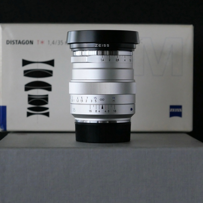 ( Used!! ) Carl Zeiss 35 F1.4 Distagon T* ZM  Silver < Like New >