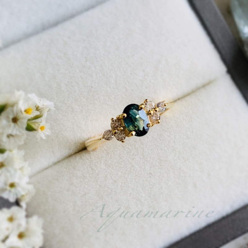 แหวนพลอยเขียวส่อง( Green Sapphire )ดีไซน์ประดับพลอยเพทายขาว งานสไตล์วินเทจ