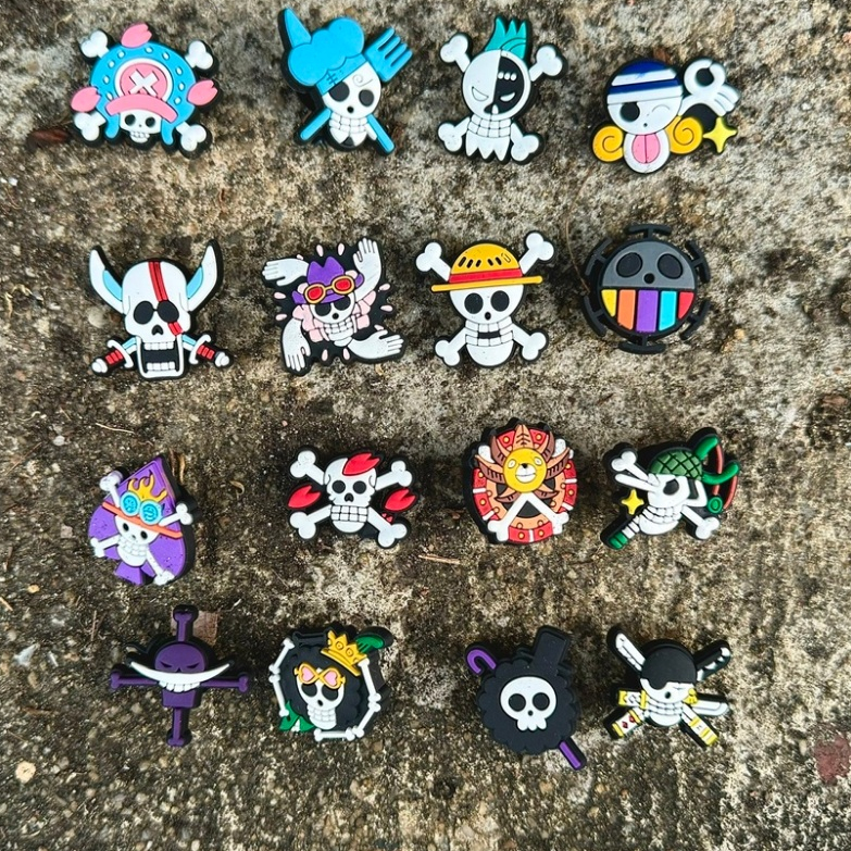 ตัวติดรองเท้า Jibbitz อุปร์กรณ์เสริม ติดรองเท้า ลาย การ์ตูน Crocs pin พร้อมหมุด หัวเข็มขัดยึด พร้อมติด 1 ชุดมี 16  ชิ้น