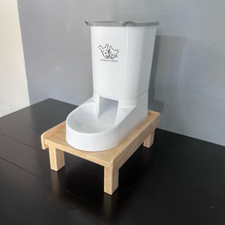 โต๊ะวางเครื่องให้อาหารแมว  ฐานวางเครื่องให้อาหารแมว รุ่นมีขอ…