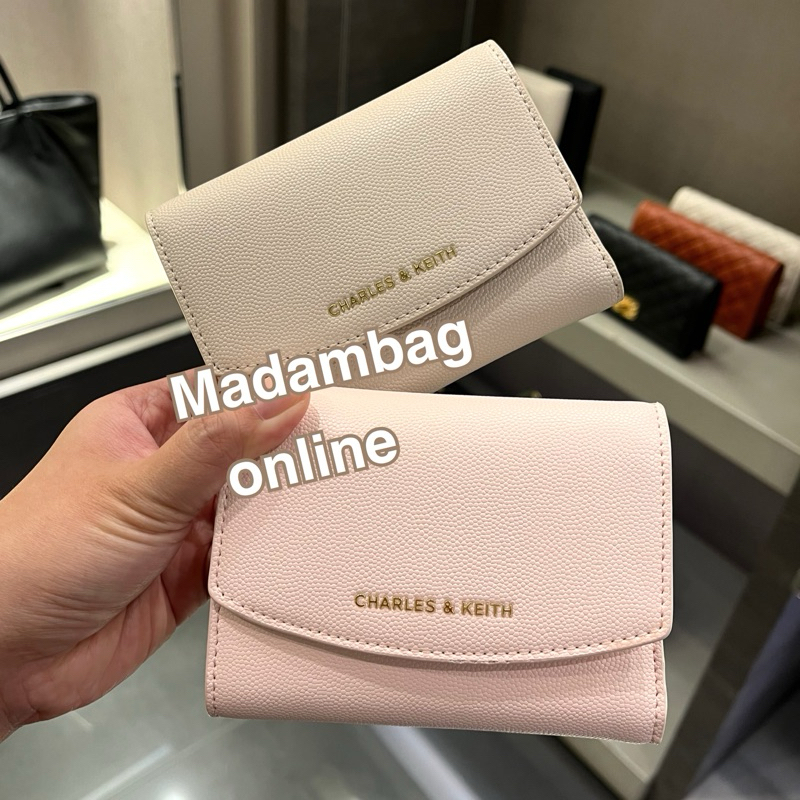 CHARLES & KEITH Small Envelope Wallet กระเป๋าสตางค์ใบสั้น