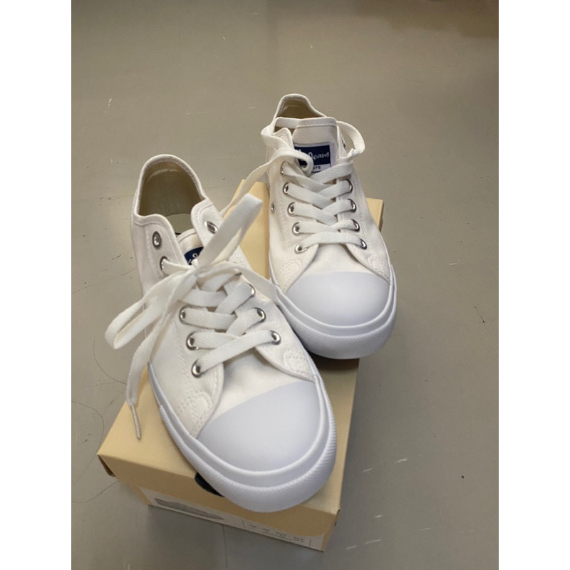 Mc JEANS รองเท้าผ้าใบ รองเท้า Mc แท้ มือ 1 Unisex สีขาว ใส่ได้ทั้ง ผู้ชาย และ ผู้หญิง ทรงสวย ใส่สบาย