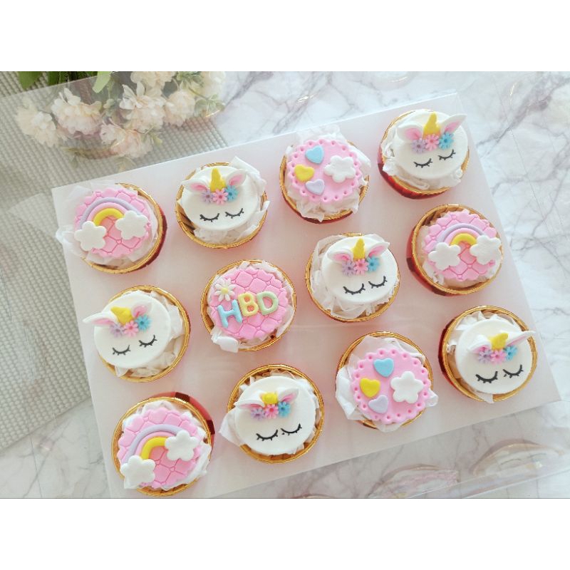 น้ำตาลปั้นเซ็ทคัพเค้ก pony สีชมพู 12 ชิ้น ใช้เวลาจัดทำ 1-2 วัน