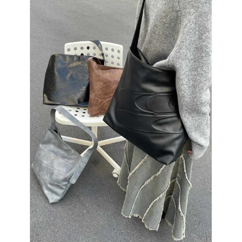 [pre-order ] กระเป๋า crying center leather vintage crossbody bag ของแท้กดจาก official