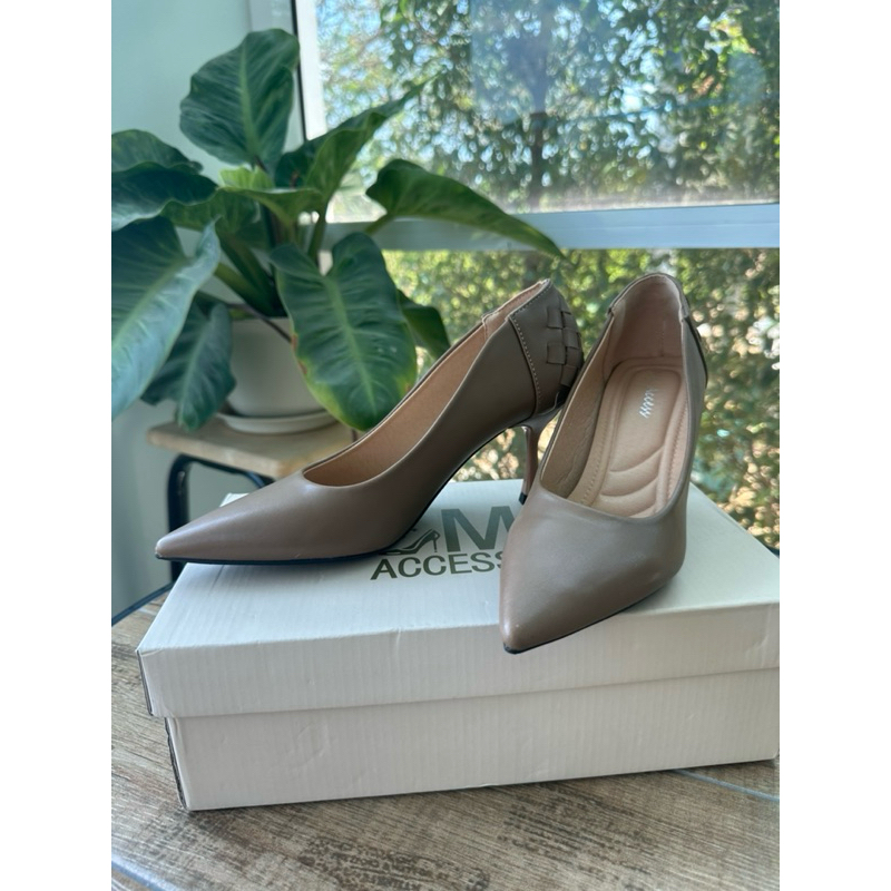 ส่งต่อ รองเท้าส้นสูง Size 35 ของ MG Access
