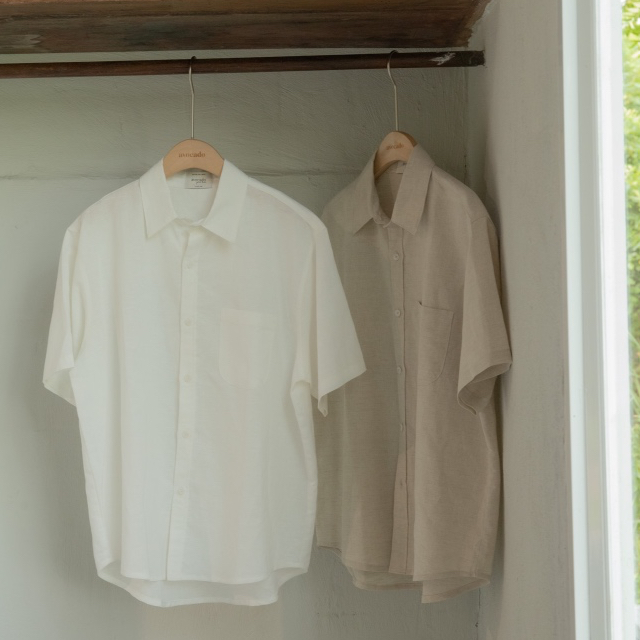 avo linen simple shirt 590.-   เสื้อเชิ้ตผ้าลินินทรง oversize พร้อมเสริฟฟ