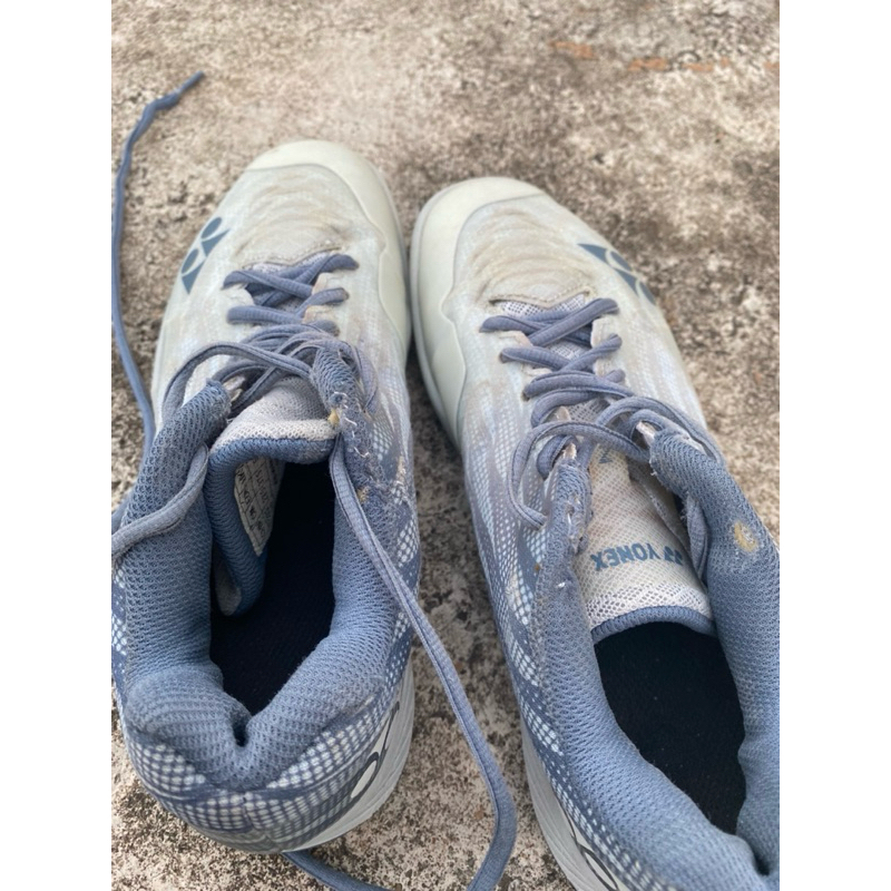 รองเท้าแบดมินตัน yonex