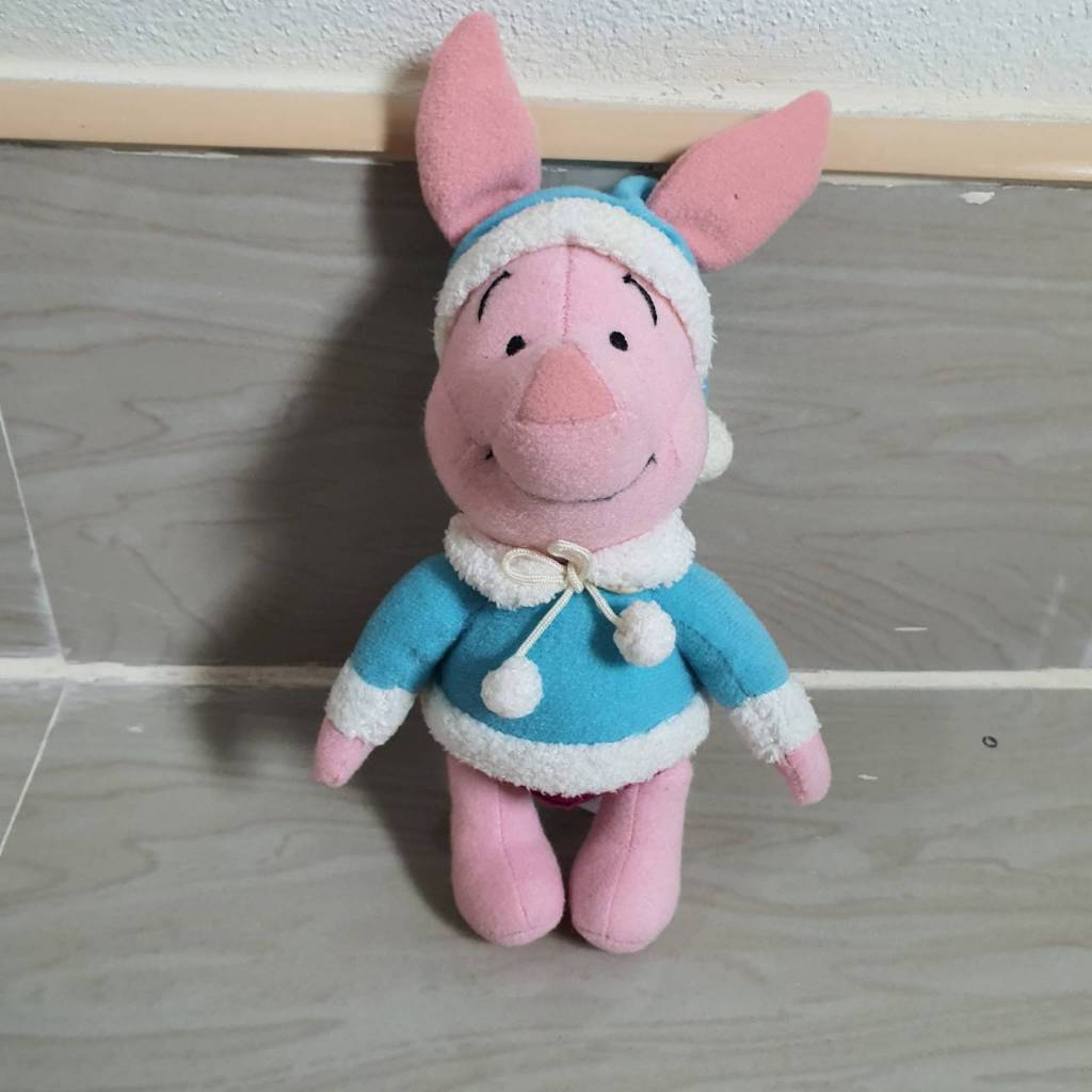 พิกเลท piglet ใส่ชุดคริสมาส