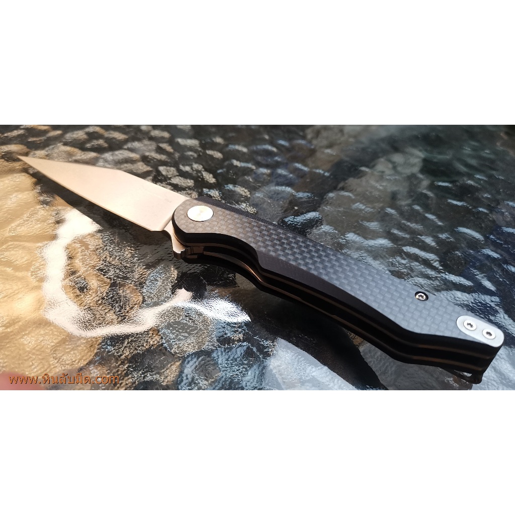 มีดพกรุ่นด้าม Carbon fiber ของ Yew โลหะ Sandvik 14C28N ความแข็ง 60 - 62 hrc Liner Lock