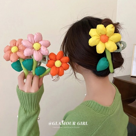 พร้อมส่ง! ราคา/ชิ้น กิ๊บหนีบผมดอกไม้ผ้า ดอกใหญ่ ยาว 12 cm. หลากสีหลายโทน น่ารัก หนีบแน่น เกรดพรีเมียม เนื้องานเกาหลี