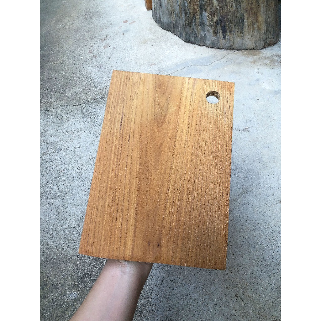 ถาดไม้สัก เขียงไม้สัก ถาดสเต็ก ใช้วางอาหารได้ เป็นพร๊อพถ่ายรูปได้ Steak Plate wooden (ขอบเหลี่ยม เจาะรู 7"x10"x1.5cm)