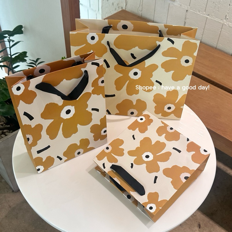 ถุงของขวัญ ลายดอก Unikko ถุงกระดาษ รับไหว้ วันเกิด เทศกาล