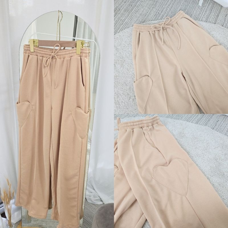 [ Z01 ] กางเกงขายาว สีครีม กระเป๋าหัวใจ