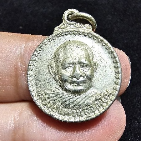 061เหรียญหลวงปู่แหวนปี19