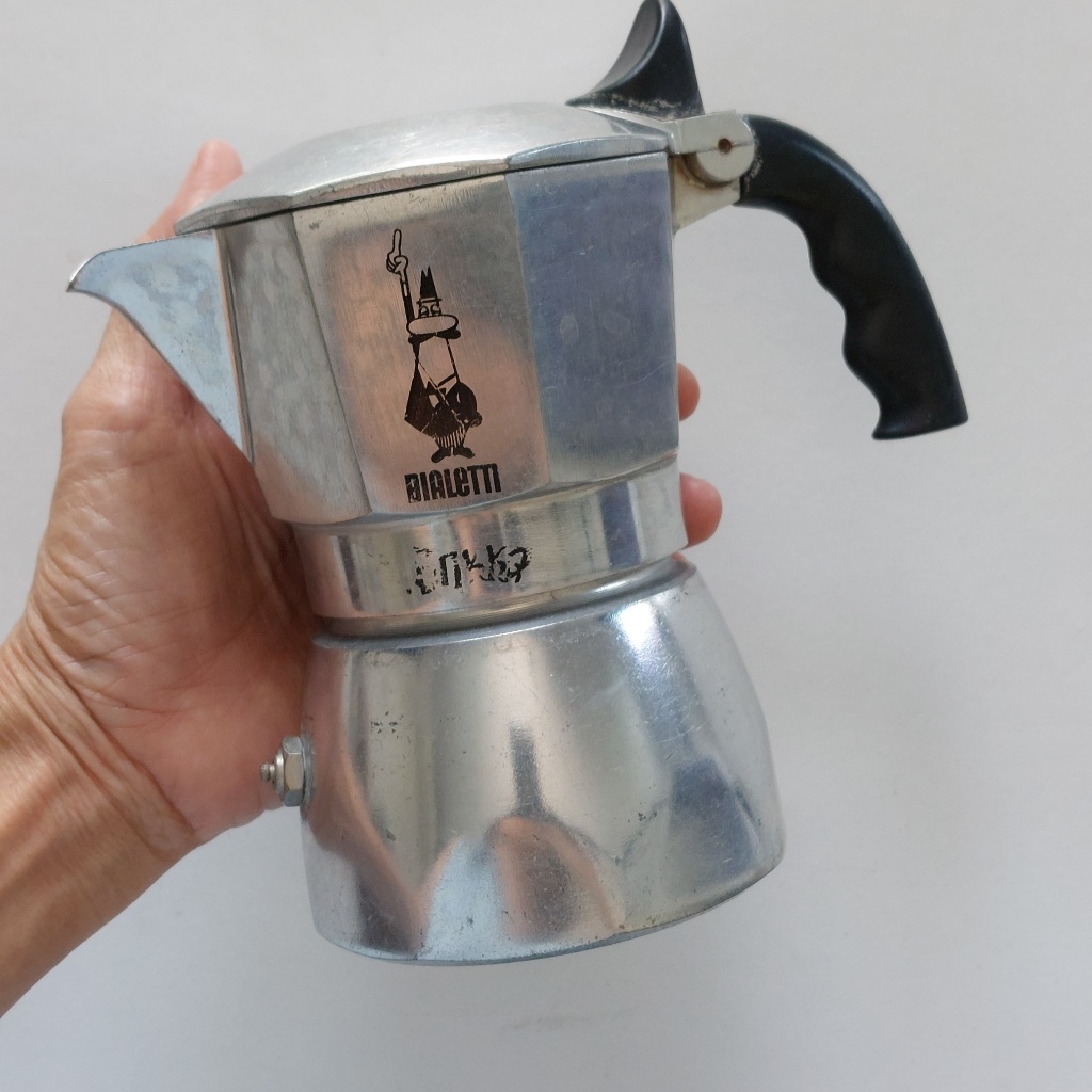หม้อต้มกาแฟ ของแท้ Bialetti Brikka 2 cups มือสอง ใช้เอง สภาพประมาณ 60 เปอร์เซ็นต์