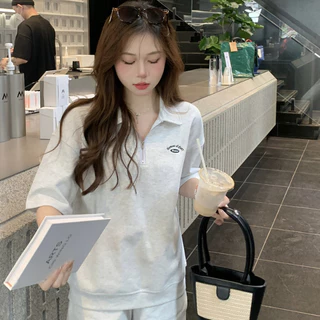 aililai1688 ชุดเซทเสื้อแขนสั้นคอปก+กางเกงขาสั้น สกรีนลายเล็ก มินิมอล ได้ฟีลสาวเกา สาวหวานสายคาเฟ่