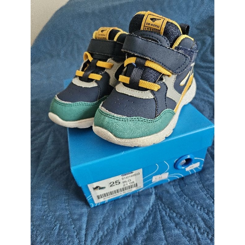 ส่งต่อ รองเท้าผ้าใบ Dr.kong สภาพ 90%