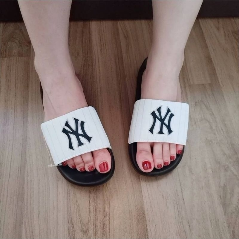 แท้ 💯 MLB Mound/ Dia Monogram Slides/Sandals รองเท้าแตะแบบสวม NY สีดำ/สีขาว/สีน้ำเงิน