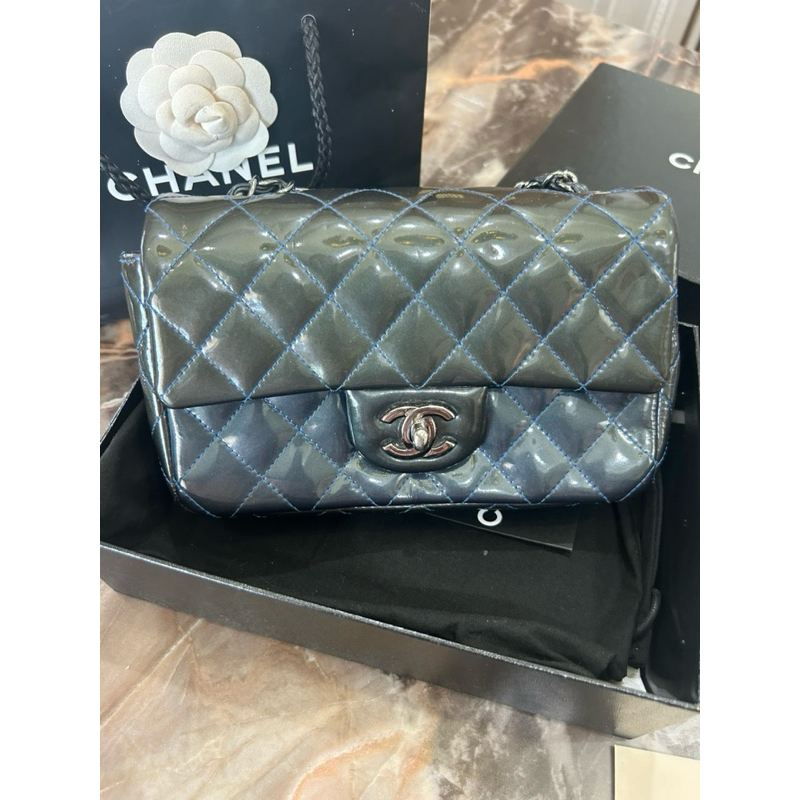 Chanel mini flap bag in Navy leather