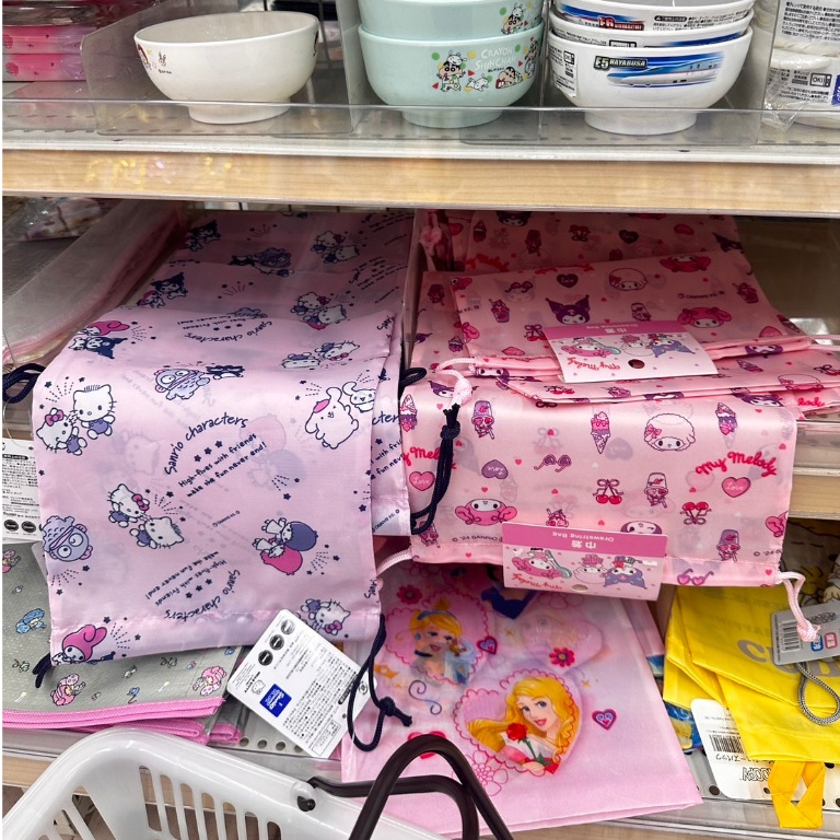 [อัปเดตลายใหม่💖] กระเป๋าผ้าหูรูดลาย Sanrio Characters 21x31ซม (จุของได้เยอะ) สินค้าลิขสิทธิ์เเท้ หิ้วจากญี่ปุ่น 🇯🇵