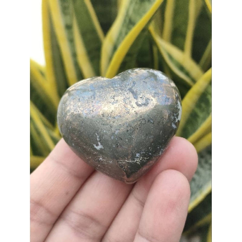 🌟 ไพไรต์ ทรงหัวใจ ติดเเร่ควอตซ์ สีทองอร่าม สวยมากๆ / 100 กรัม
✨ ( Pyrite Heart )