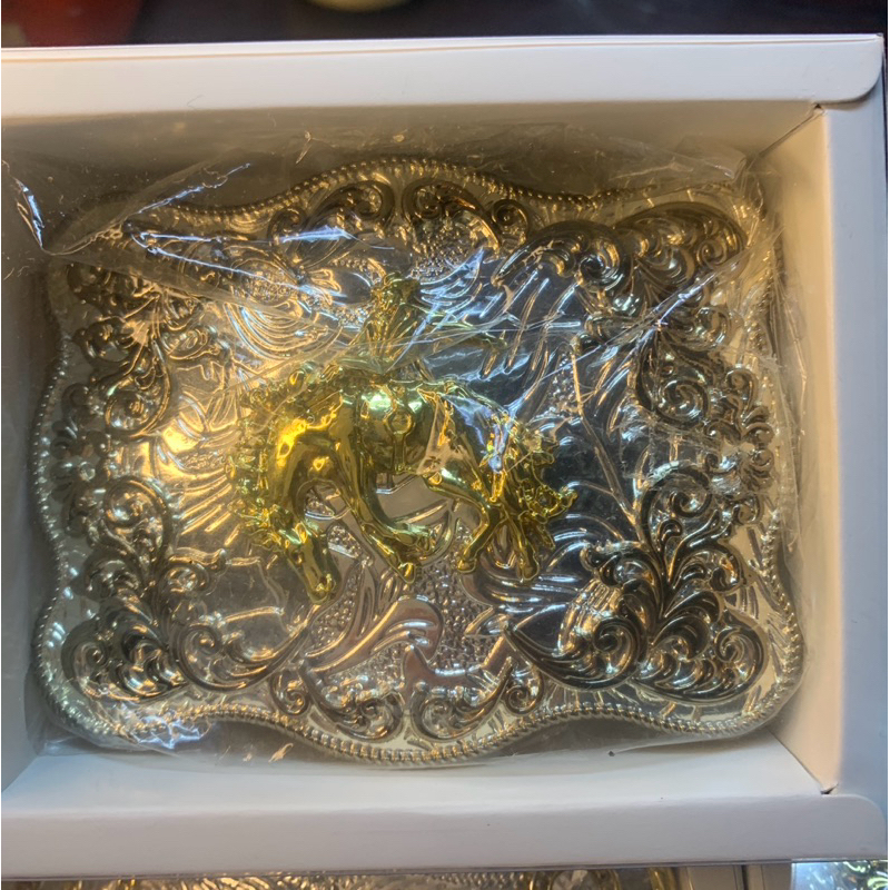 หัวเข็มขัดมอนทาน่าสีเงินขอบทองยาว9cmแบรนด์guns-n-roses