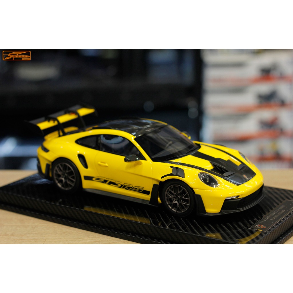 AI Model 1/18 Porsche 911 (992) GT3 RS Weissach Packege Yellow