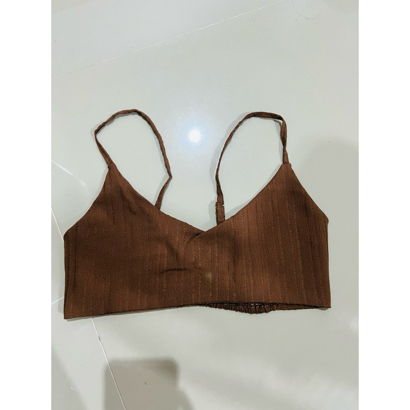 ครอปสีน้ำตาลป้ายacey