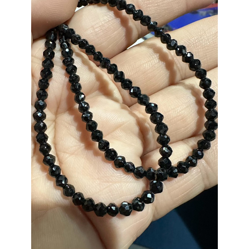 นิลเจียระไนเหลี่ยมขนาด4.5มิล10เม็ดเม็ดละ7฿