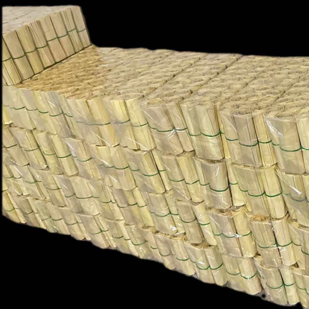 งานฝีมือ งานแฮนด์เมด ผลิตภัณฑ์ชุมชน ยอดอ่อนตากแดดเดียว อบแห้งแบบดั่งเดิม ปริมาณมัดละ 30-40 ใบ ยอดผลไม้อบแห้ง