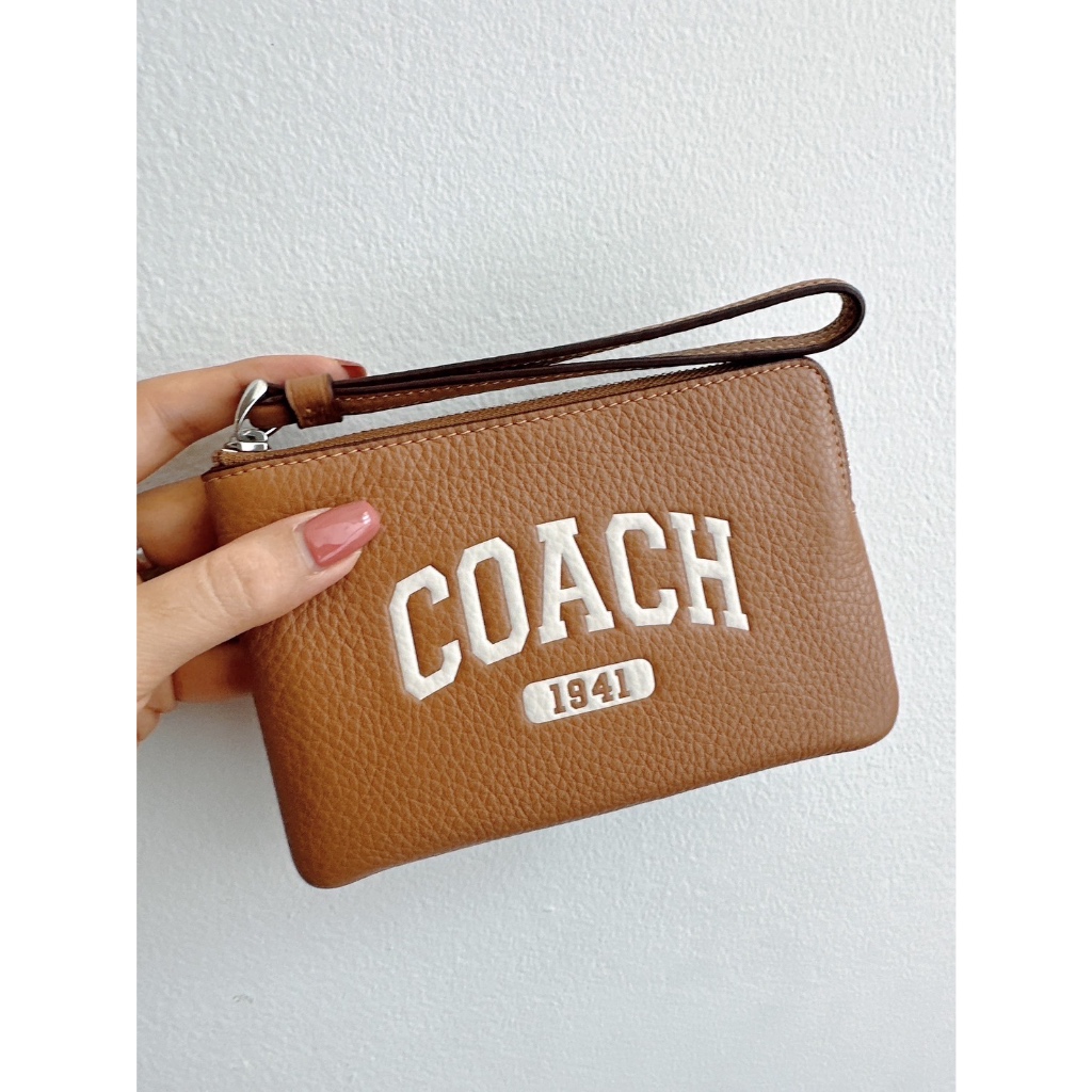 Coach ⚜️Limited⚜️ WRISTLET กระเป๋าคล้องมือ 1 ซิป ไซส์ S ขนาด 6x4 นิ้ว มีช่องใส่บัตร 2 ช่อง