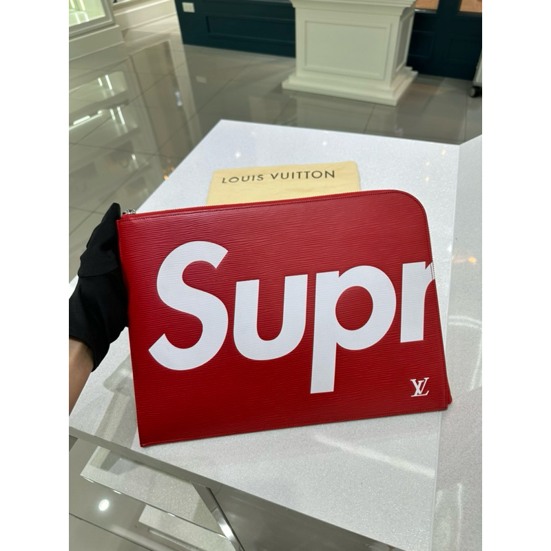 [ของแท้💯] New LV x Supreme clutch