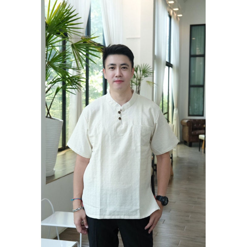 รุ่นใหม่ เสื้อผ้าฝ้าย ผ้าด็อบบี้เกล็ดเต่า ผ้าเบาสบายสวยมาก ไม่บางไม่หนาเกินไป ระบายอากาศดี งานคอจีนเจาะกระดุมหน้า