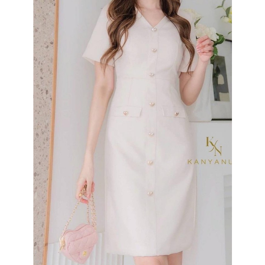 KN1116_(ทักแชทร้านเช็คสต๊อก ก่อนสั่งซื้อนะคะ)ชุดเดรสคอวีแขนสั้นตีสาบกลางต่อเอวกระโปรงเอปลายนิดหน่อย