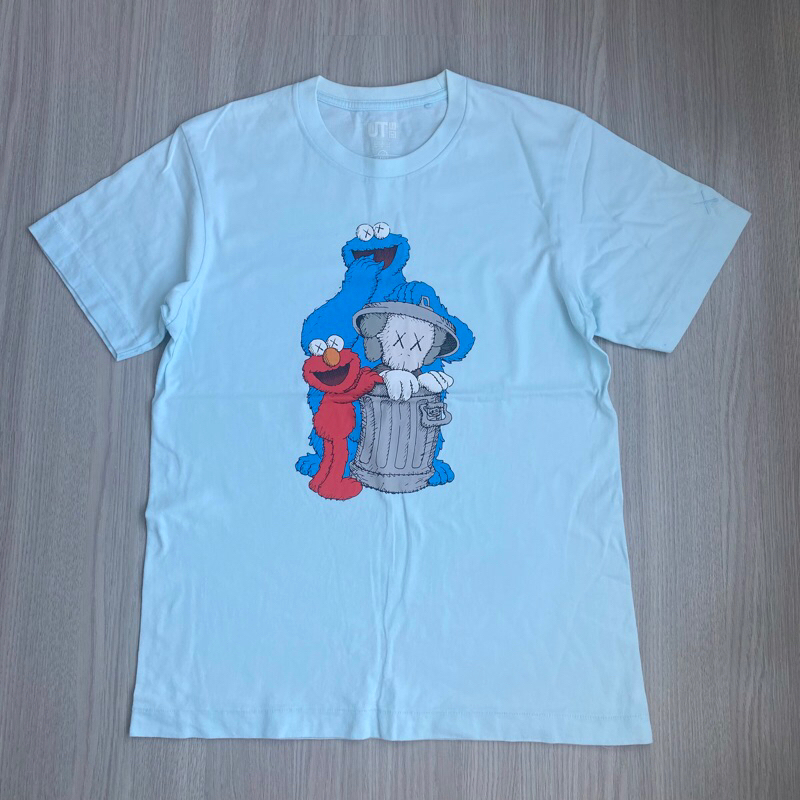 Uniqlo t-shirt เสื้อยืดuniqlo แท้ Uniqlo Kaws x Sesame street