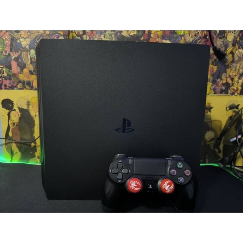 เครื่องเล่น​เกมส์​PS4​ Pro​7218​ 1​TB สภาพดีมาก​แถมฟรีแผ่นเกมส์​2​แผ่น