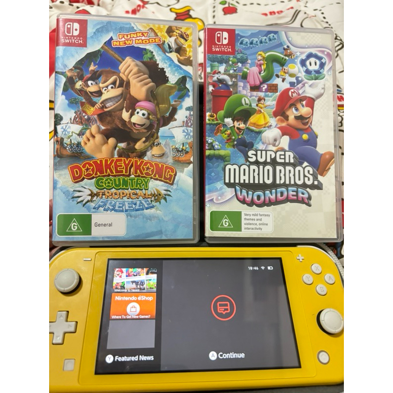Nintendo Switch Lite  มือสอง แถมเกมส์ super mario wonder, donkey Kong country tropical freeze
