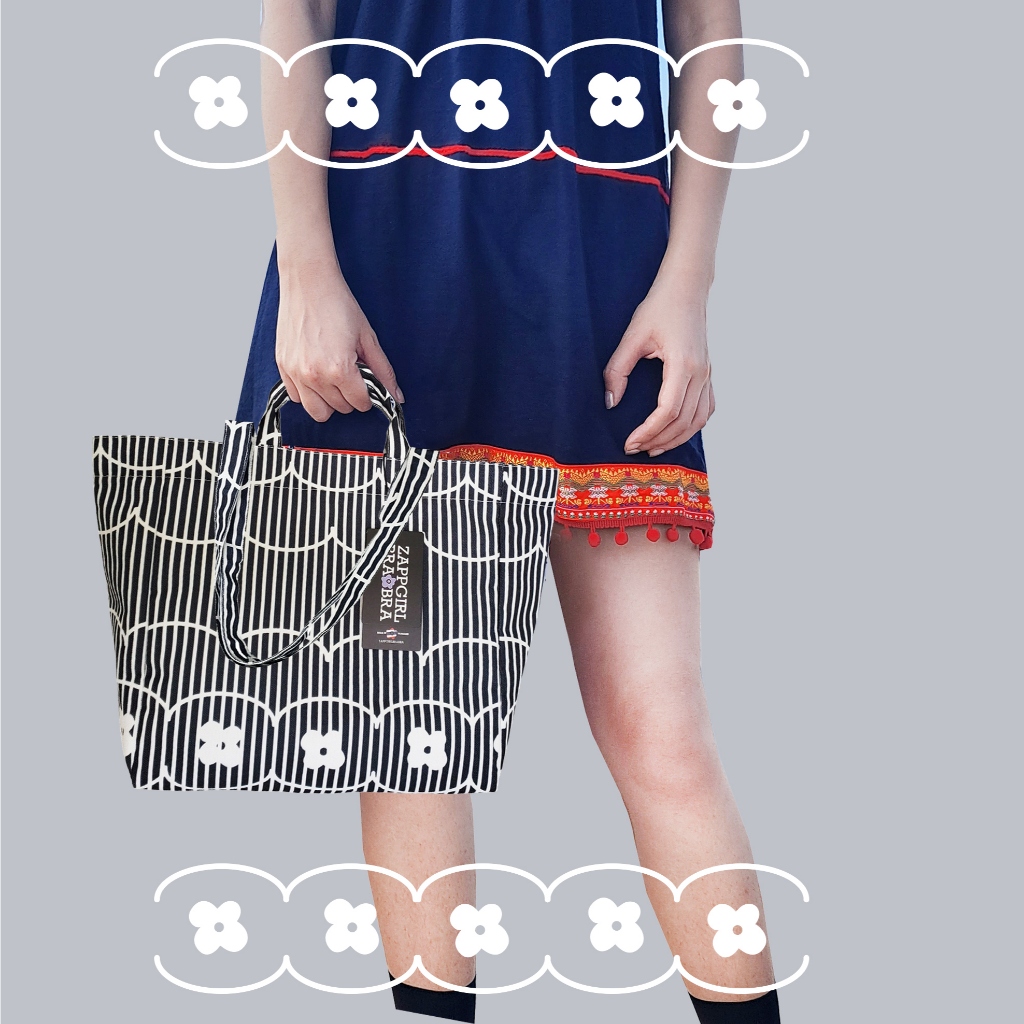 Lilly-M กระเป๋าผ้าแคนวาสสายสะพายคู่ ถือได้ 2 ways ไซส์ M by zappgirlbrabra