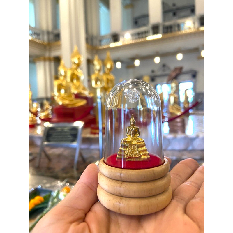 หลวงพ่อโสธรตั้งหน้ารถฐานไม้จากวัดหลวงพ่อโสธรแท้มีบิลจากวัดให้ด้วยค่ะ😊ปลุกเสกแล้วค่ะ