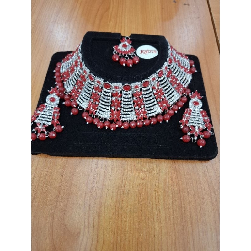crystal necklaces very beautiful design from india wear with saree ,lehenga and thai dresses