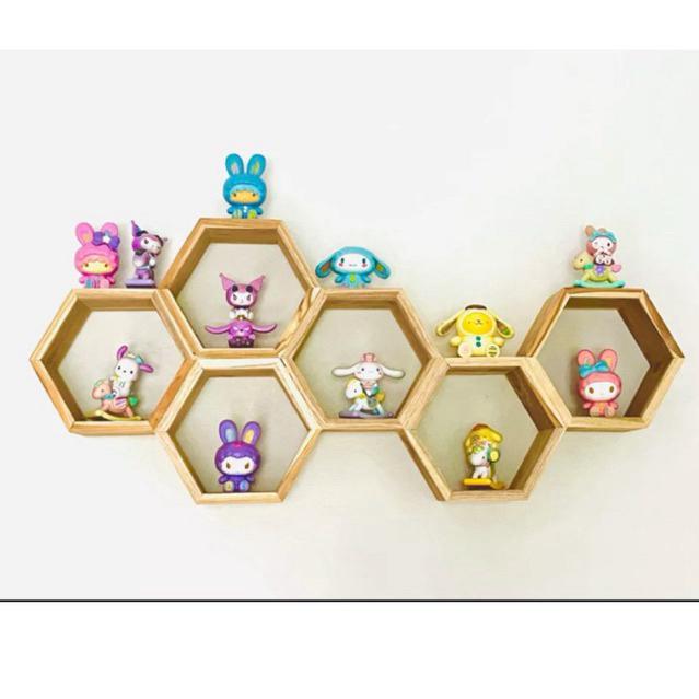 สินค้าถูก!! ชั้นวางรังผึ้งยาวแขวนผนังไม้สักมี 6 ช่อง วางต้นไม้ หรือวางโมเดลตกแต่งบ้านและร้านกาแฟ