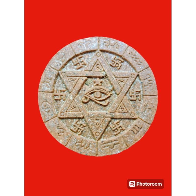 สตาร์เกทรุ่นแรก(original)หลังตราโซโลมอนที่ถือว่าเป็นตราที่ทรงพลังอำนาจควบคุมและอัญเชิญปีศาจทั้ง72