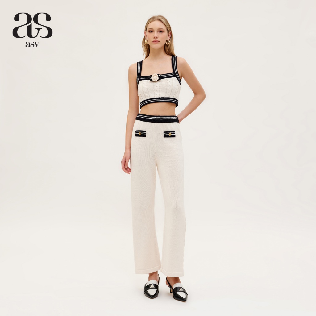[asv ss24] Rosabella Knitted Culotte Pants กางเกงผู้หญิง ทรงตรง แต่งกระเป๋าหน้า แต่งกระดุมทอง เอวยางยืด ผ้านิตถัก