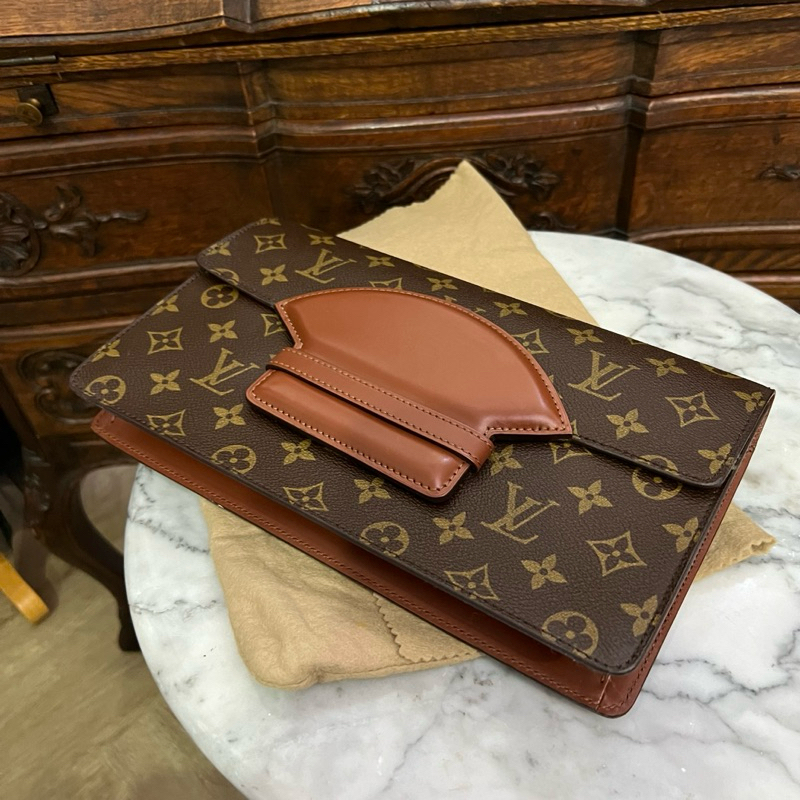 Louis Vuitton Monogram Chaillot Clutch Bag มือสองของแท้