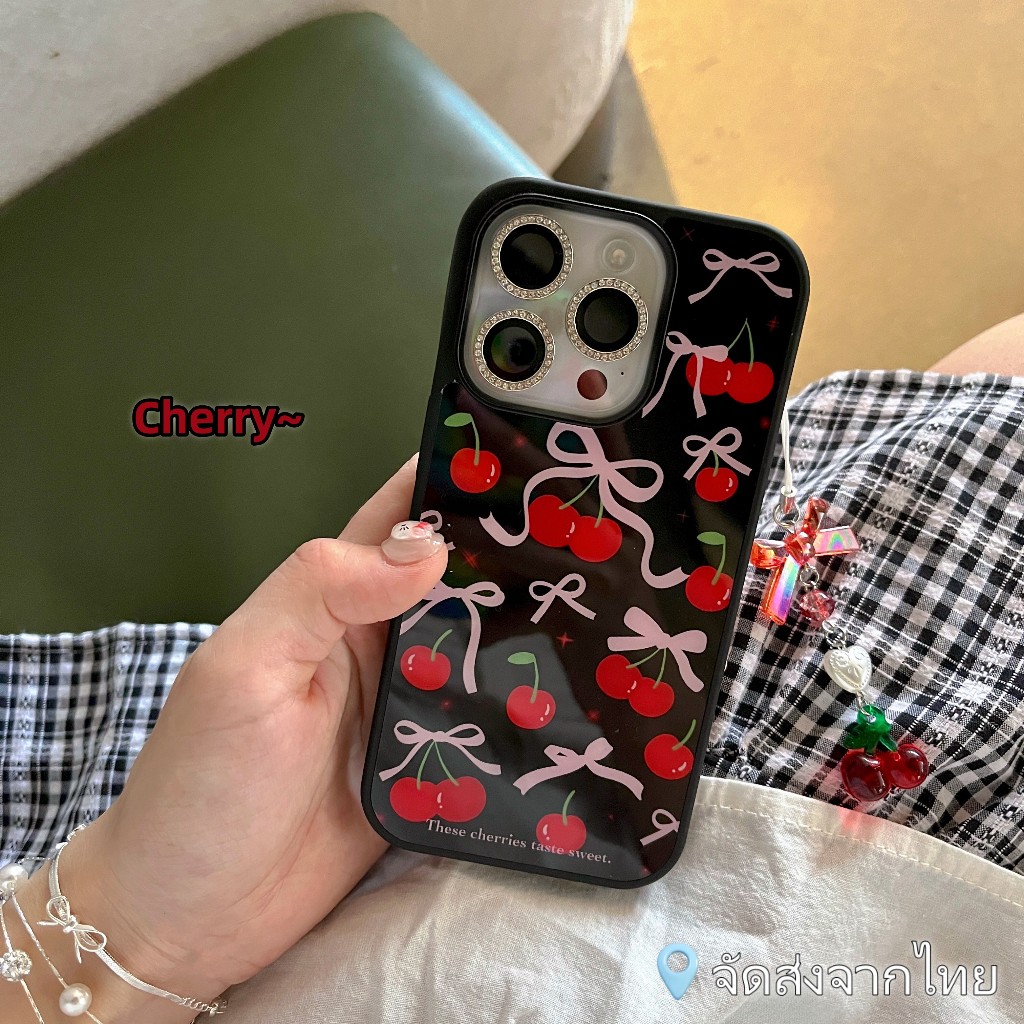 พร้อมส่ง เคสไอโฟน13 11 12 14 15 15Pro 15 Pro Max สตรอเบอร์รี่ โค้งคำนับ เชอร์รี่ กันน้ำ กันกระแทก แบบแข็ง iPhone Case