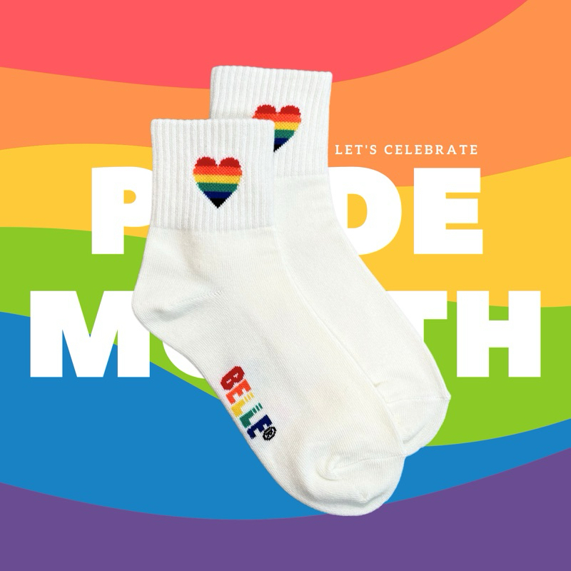 ถุงเท้า Pride หัวใจสีรุ้ง รุ่น Pride Rainbow Heart (สีครีม Ivory) เนื้อนุ่ม ใส่สบาย
