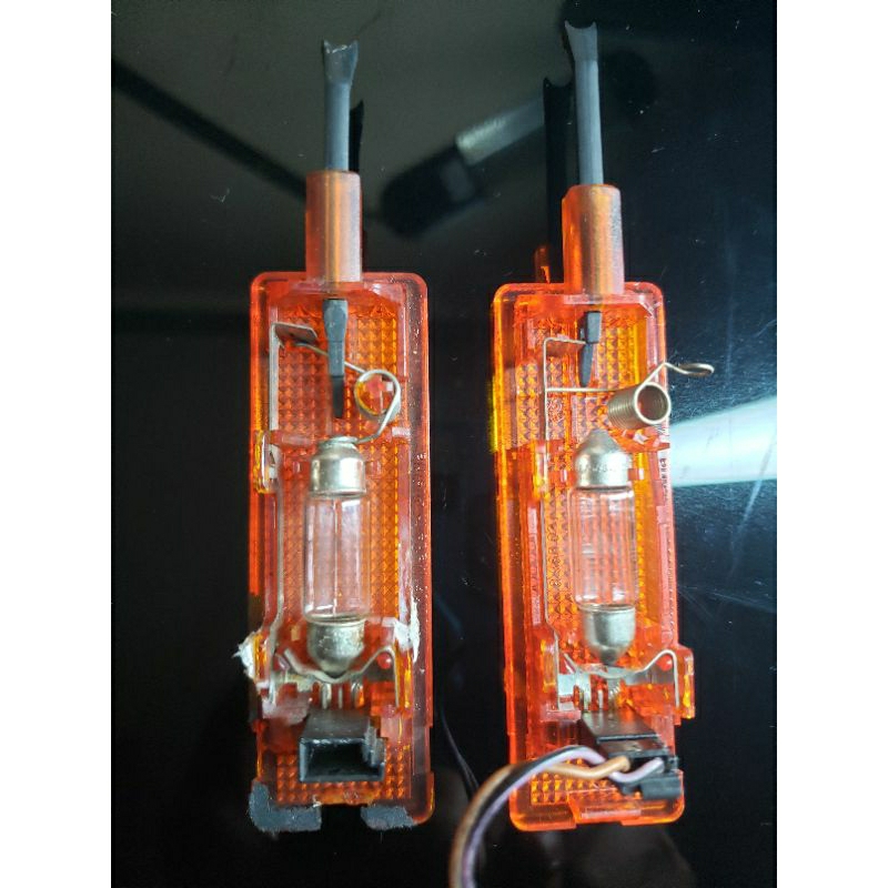 อะไหล่ไฟเก๊ะเก็บของ BMW E36 สีส้ม